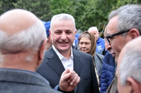 Yasamal seçiciləri: Birmənalı olaraq Ülvi Quliyevə səs verəcəyik - FOTO