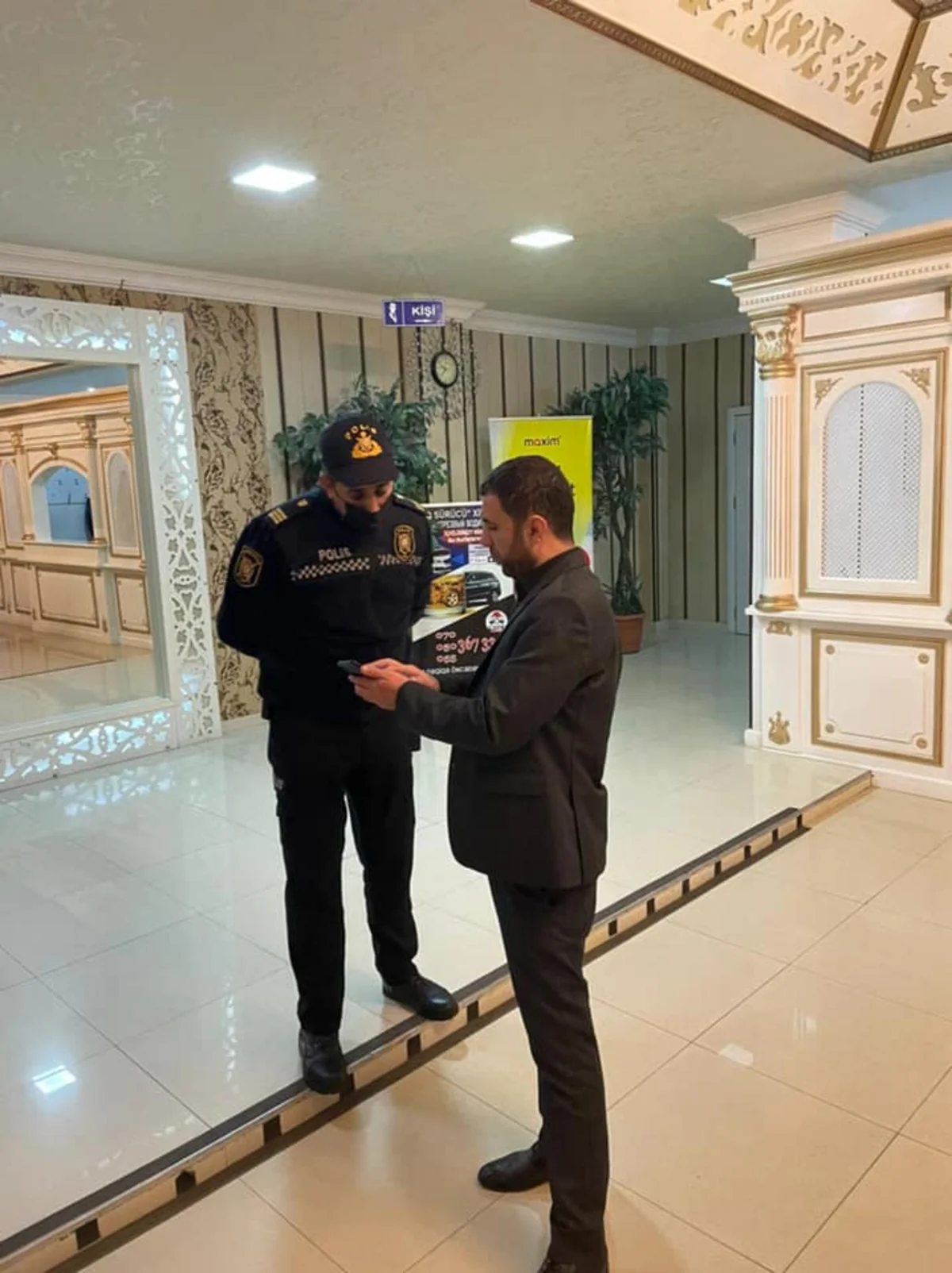 DİN: COVID-19 pasportu olmayan mərasim yerlərinə polis qrupları cəlb edilib