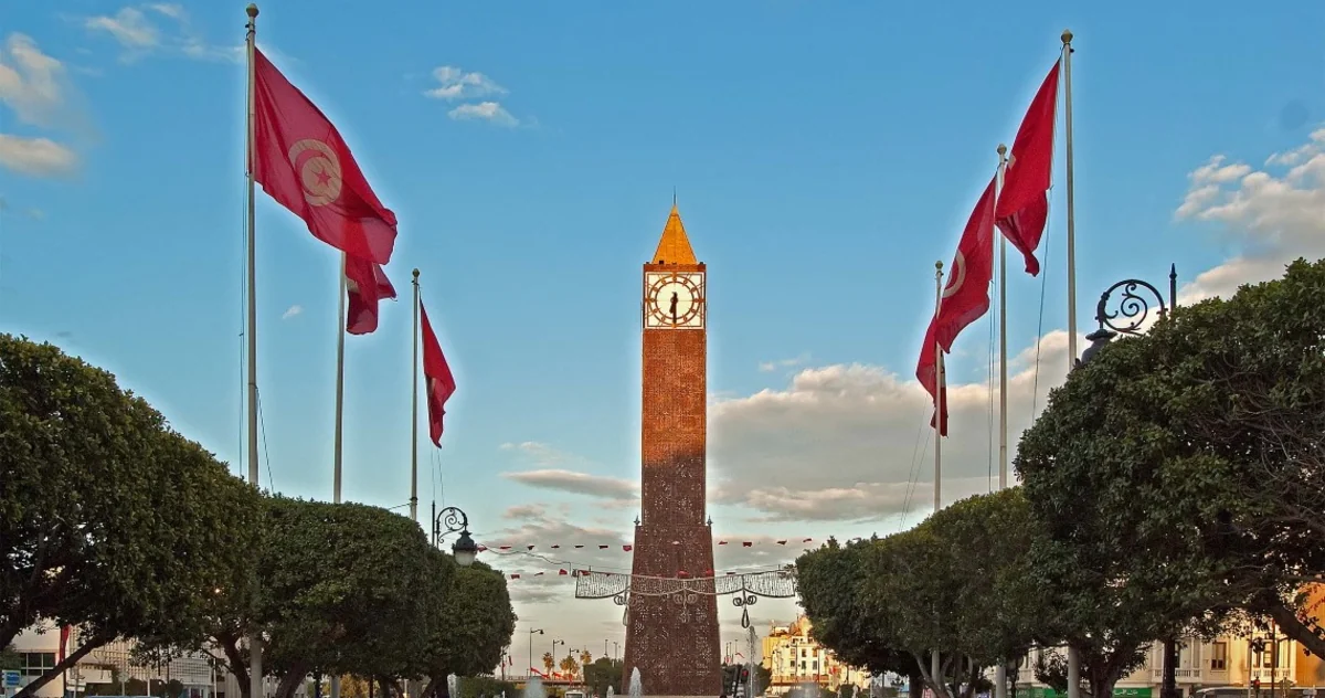 В Тунисе продлен режим чрезвычайного положения