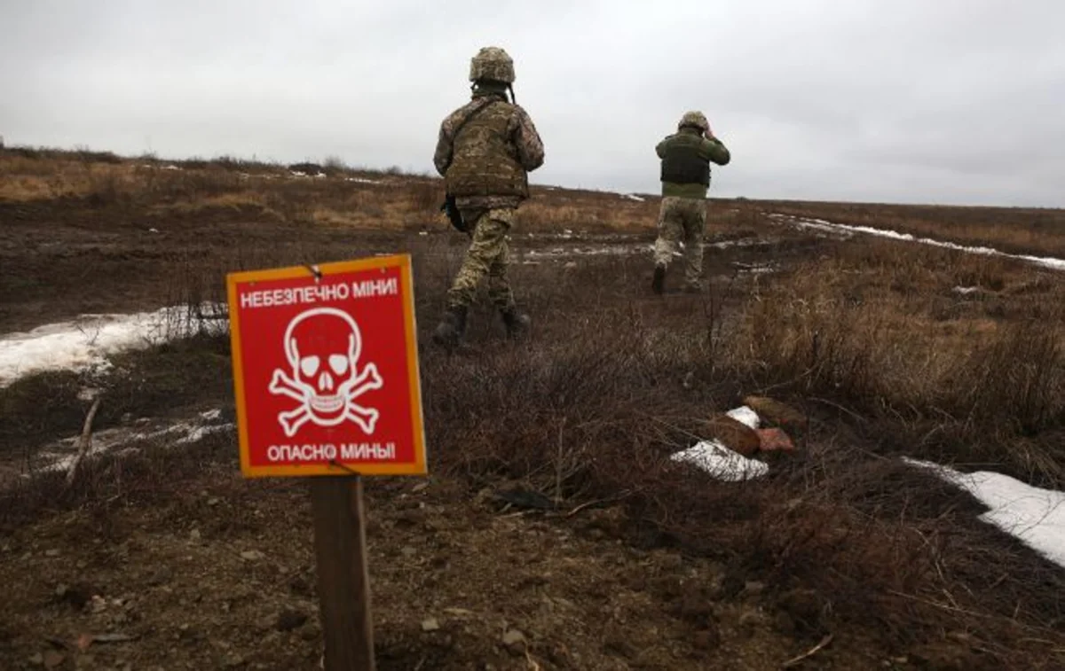 Several wounded as civilian vehicle hits landmine near Kherson