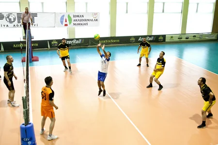 Voleybol üzrə Zəfər Kubokunda yarımfinalçılar müəyyənləşib
