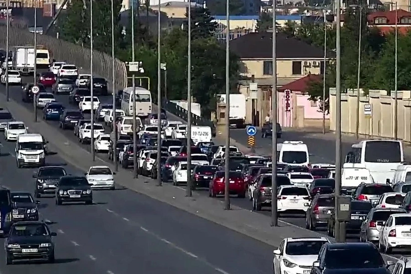 Bakıda tıxac olan yolların adları açıqlanıb