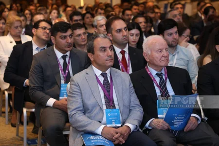 Dünyadakı Azərbaycanlı Təbiblərin Simpoziumunun üçüncü günü öz işinə başlayıb