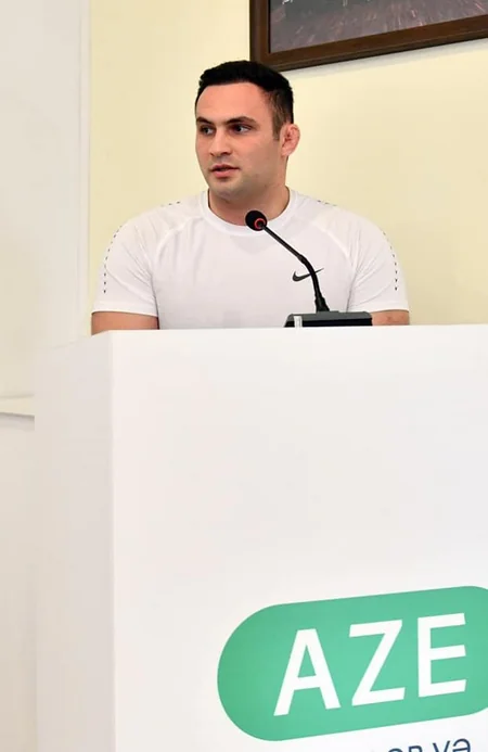 Fərid Qayıbov medal qazanmış idmançılarla görüşüb