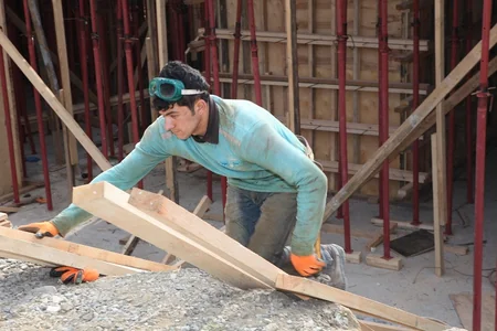Azərbaycanda nazirlik tikinti şirkətində işləri məcburi qaydada dayandırıb