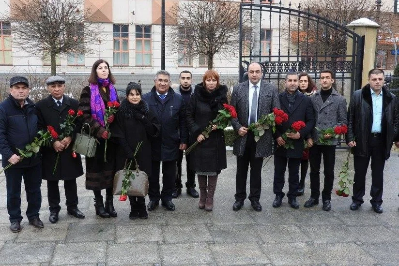 Азербайджанцы и украинцы почтили в Киеве память Гейдара Алиева