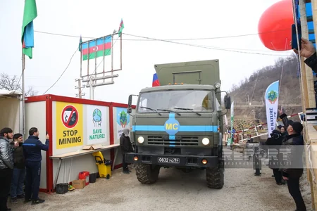 Russian peacekeepers dismantle their tents set up in protest area, take away containers - VIDEO