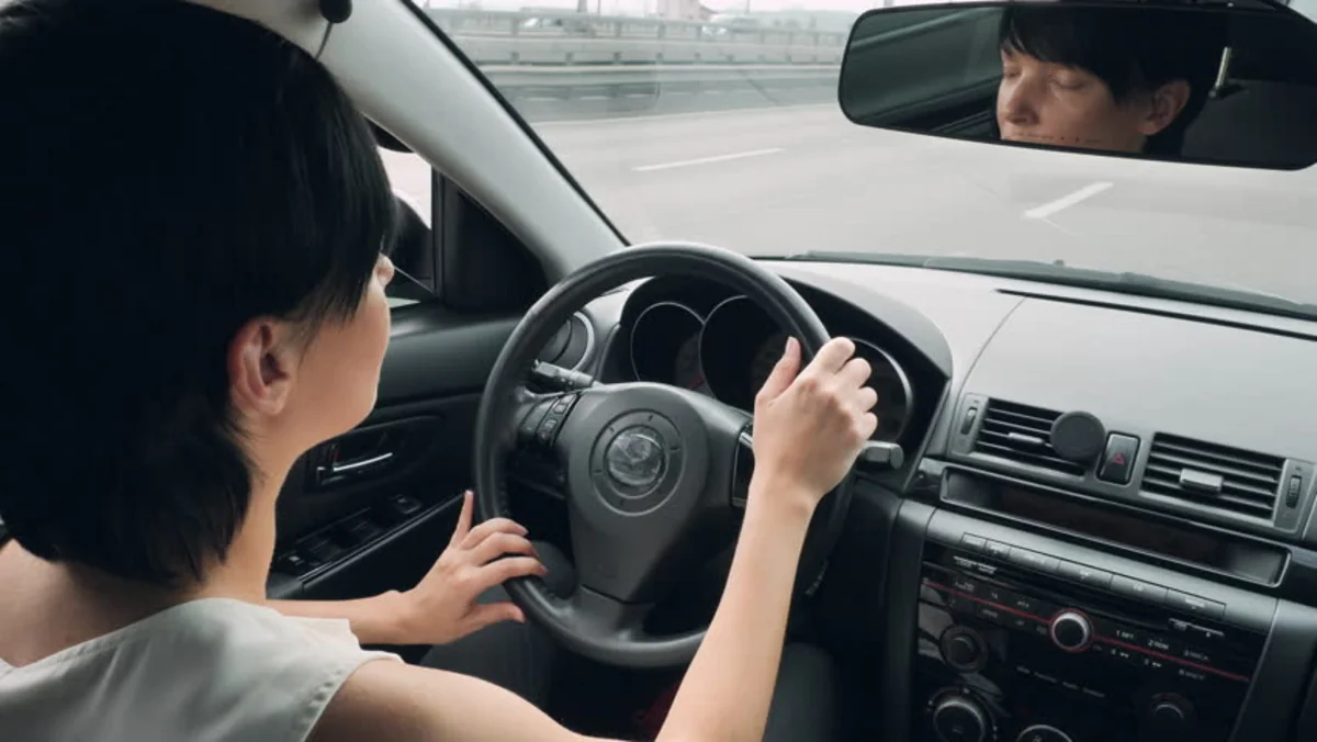 Bakıda avtomobili yüksək sürətlə idarə edən qadın saxlanıldı