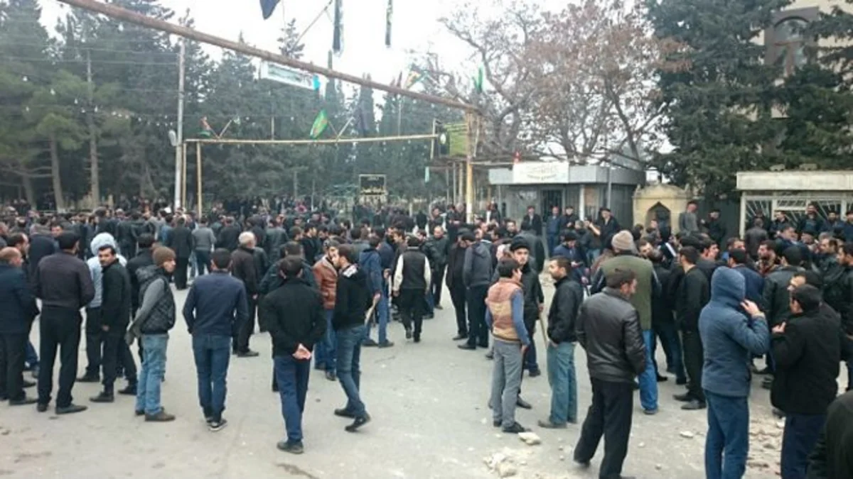 Nardaran sakinləri silahlarını könüllü şəkildə polisə təhvil verib