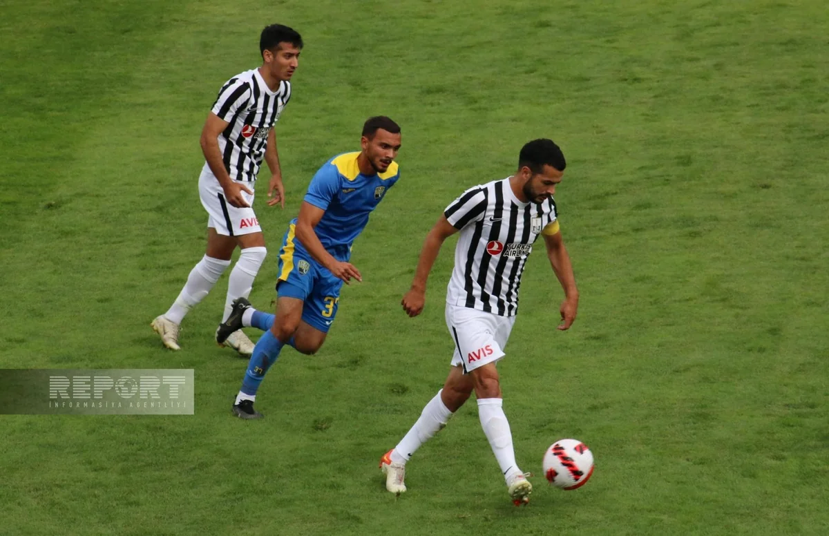 Neftçinin kapitanı yubiley qoluna imza atıb