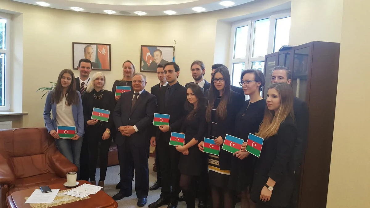Varşava Ali Ticarət Məktəbinin tələbələri Azərbaycanın Polşadakı səfirliyində olublar