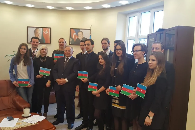 Varşava Ali Ticarət Məktəbinin tələbələri Azərbaycanın Polşadakı səfirliyində olublar