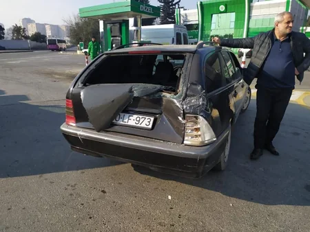 Bakıda iki sərnişin avtobusunun və bir minik avtomobilinin iştirakı ilə yol qəzası baş verib