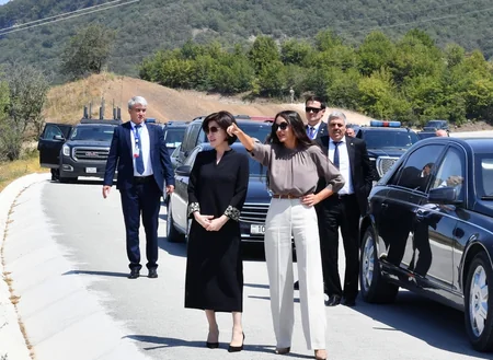 Azərbaycan ilə Özbəkistan prezidentləri və xanımları Şuşaya səfər ediblər - YENİLƏNİB