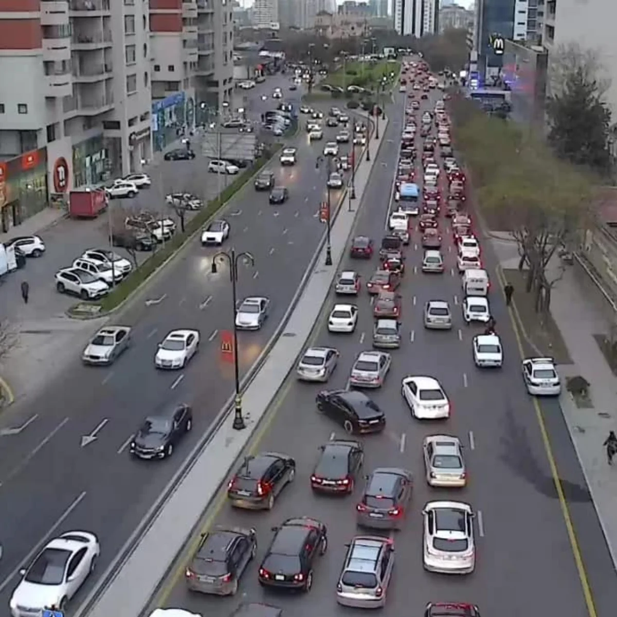 Bakıda sıxlıq müşahidə edilən yollar açıqlanıb