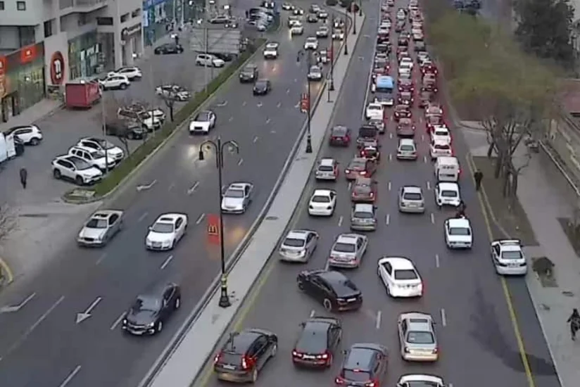Bakıda sıxlıq müşahidə edilən yollar açıqlanıb