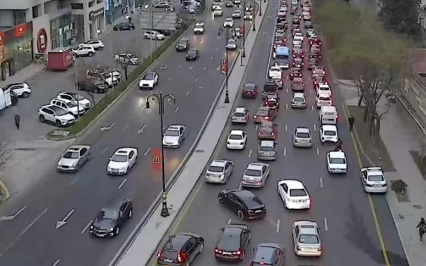 Bakıda sıxlıq müşahidə edilən yollar açıqlanıb