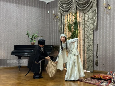 Tbilisidə “BEEZ” Uşaq Teatrı “Tıq-Tıq xanım” tamaşasının premyerasını keçirib
