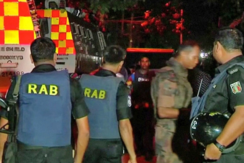 Banqladeş polisi etirazçılara atəş açıb, ölən və yaralananlar var