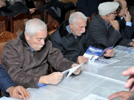 Yasamal seçiciləri: Birmənalı olaraq Ülvi Quliyevə səs verəcəyik - FOTO