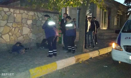 Tovuzda iki kişinin yolun ortasında yatması böyük tıxaca səbəb olub - FOTO