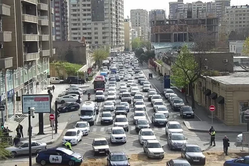 Bakının əsas prospektində nəqliyyatın hərəkəti çətinləşib