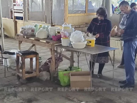 Kürdəmirdə bazarda sanitar qaydaların kobud şəkildə pozulması aşkarlanıb