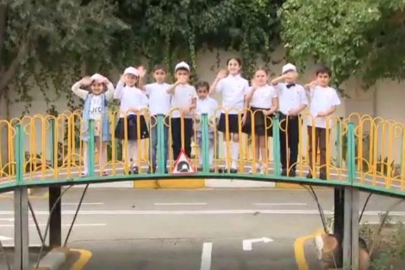 Uşaqlar sürücülərə müraciət edib - VİDEO