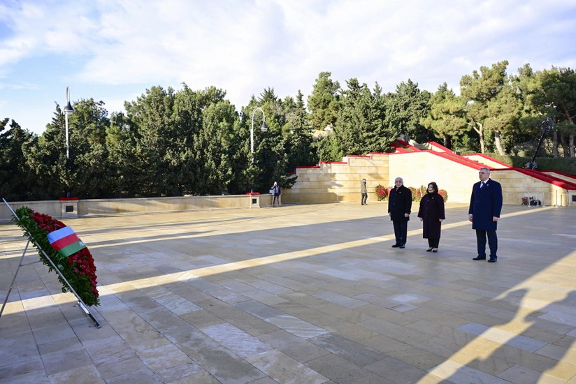 Əli Əsədov, Sahibə Qafarova və Samir Nuriyev Şəhidlər xiyabanını ziyarət edib