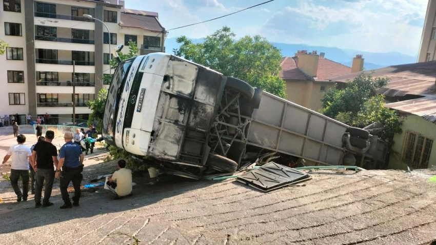 Türkiyədə tur avtobusu aşıb, 3-ü ağır olmaqla 26 nəfər yaralanıb