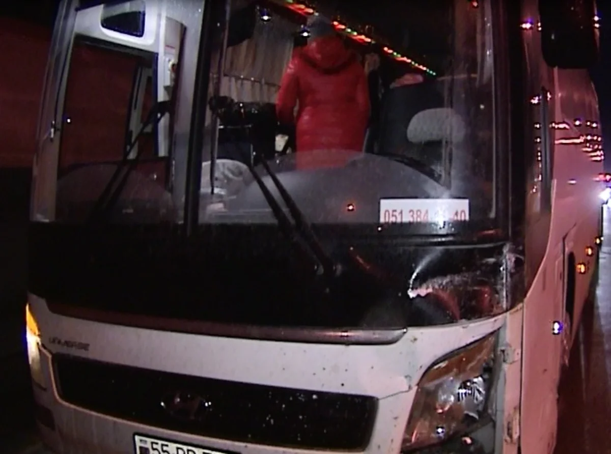 Yasamalda Mercedes səddə çırpılıb: sərnişin xəsarət alıb