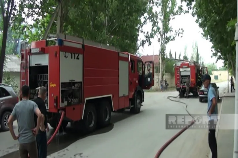 В Мингячевире произошел пожар в здании средней школы