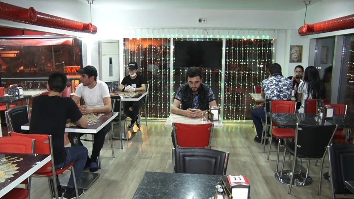 Bakıda restoranların axşam fəaliyyəti - VİDEOREPORTAJ