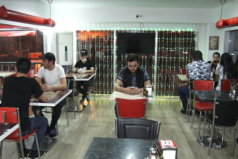 Bakıda restoranların axşam fəaliyyəti - VİDEOREPORTAJ