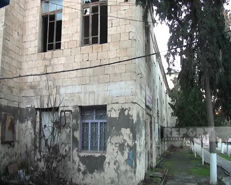 Kürdəmirdə üçmərtəbəli binanın bir hissəsi uçub, sakinlər təhlükə qarşısındadır
