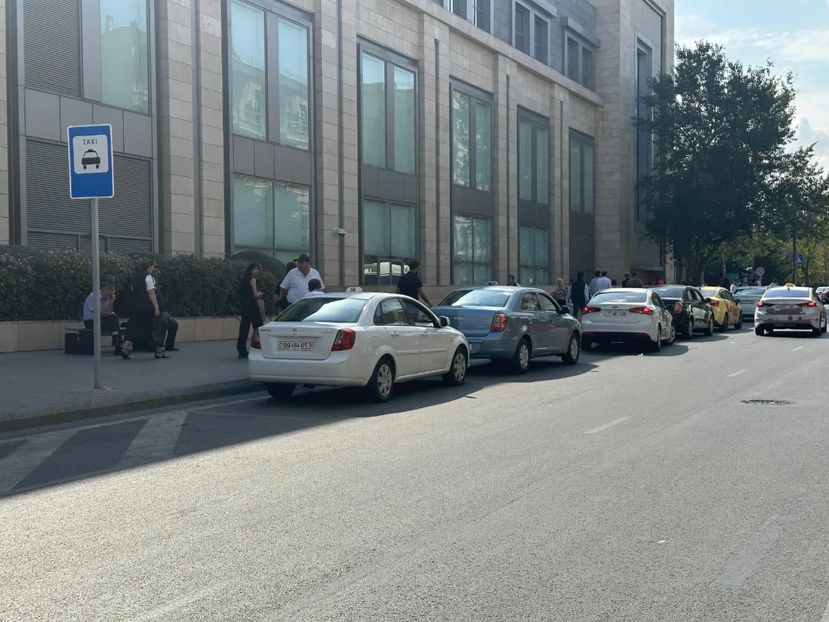 Bakıda taksi duracaqlarının təşkil edilməsi ilə bağlı layihə hazırlanıb