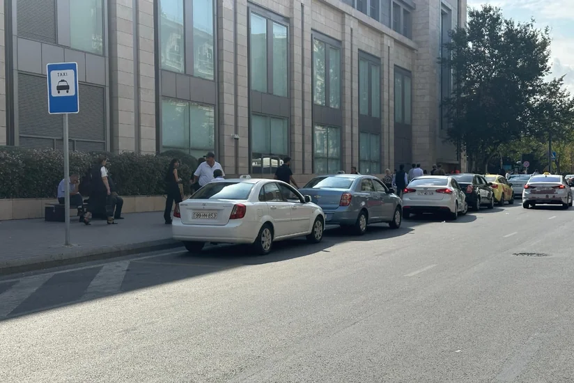 Bakıda taksi duracaqlarının təşkil edilməsi ilə bağlı layihə hazırlanıb