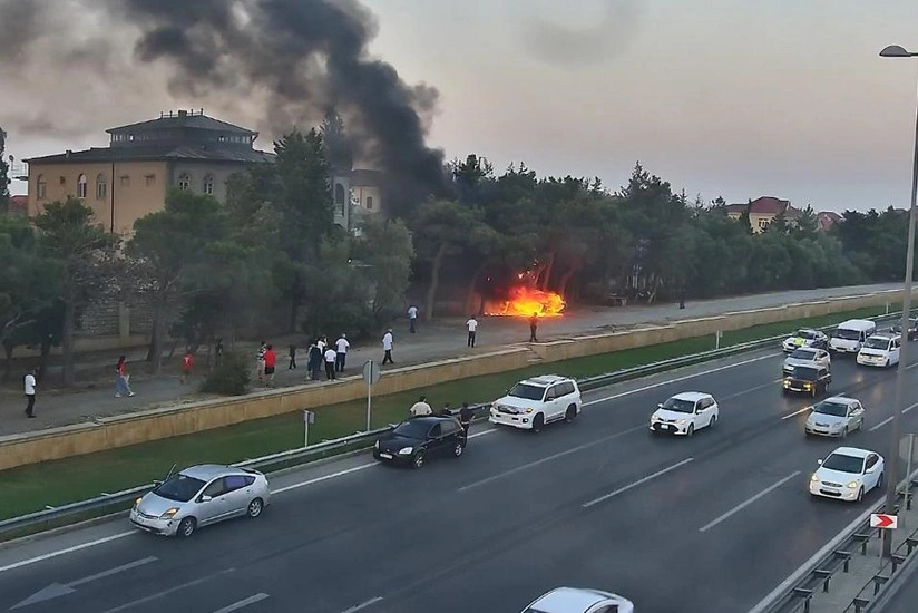 Aeroport yolunda maşın yanıb