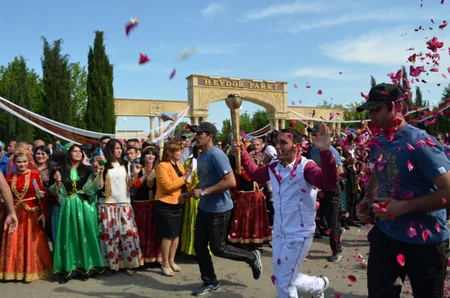Samux birinci Avropa Oyunlarının məşəl estafetini qəbul edib - FOTO