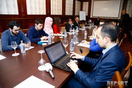 Bakıda KİV-lərin QİÇS-lə mübarizədə rolu məsələsi müzakirə olunub
