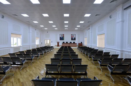​Prezident İlham Əliyev 148 nömrəli tam orta məktəbdə yenidənqurma işlərindən sonra yaradılan şəraitlə tanış olub
