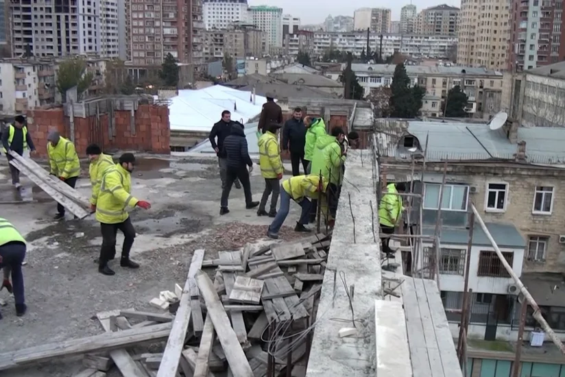 В Баку сносят незаконные постройки