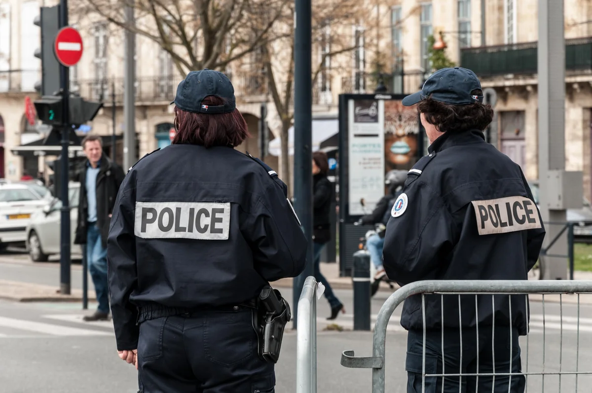 Woman threatens to blow up bank branch in France