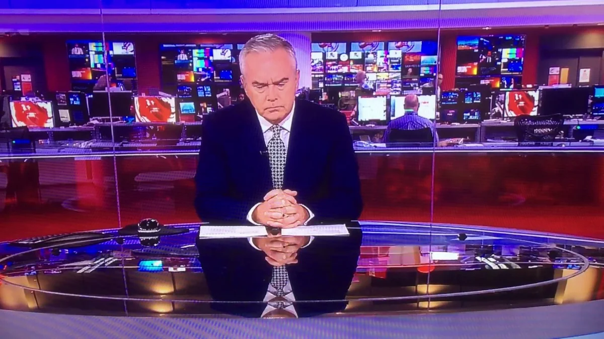 Ведущий BBC растерялся в прямом эфире и оставил телезрителей без новостей - ВИДЕО