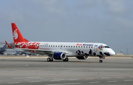 Prezident İlham Əliyev “Buta Airways” aviaşirkətinin Bakıya gətirilən ilk “Embraer 190” təyyarəsi ilə tanış olub