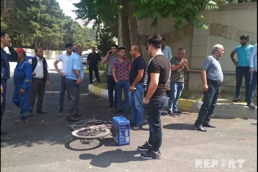 В Баку пассажирский автобус сбил насмерть велосипедиста