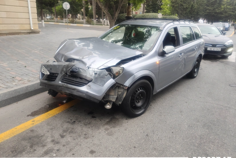 Sumqayıtda iki avtomobil toqquşdu, xəsarət alan var