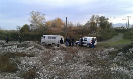 Xaçmazda qatardan yük boşaldan ekskavator sürücüsü yükün altında qalaraq ölüb - FOTO