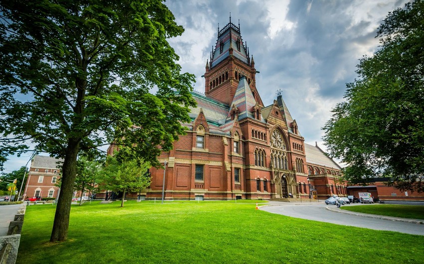 KİV: Harvard Tramp administrasiyasını məhkəməyə verib