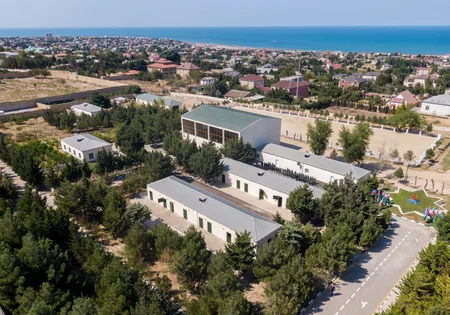 DSX-nin Atçılıq Mərkəzində süvarilər üçün inşa edilmiş qapalı manejə baxış keçirilib